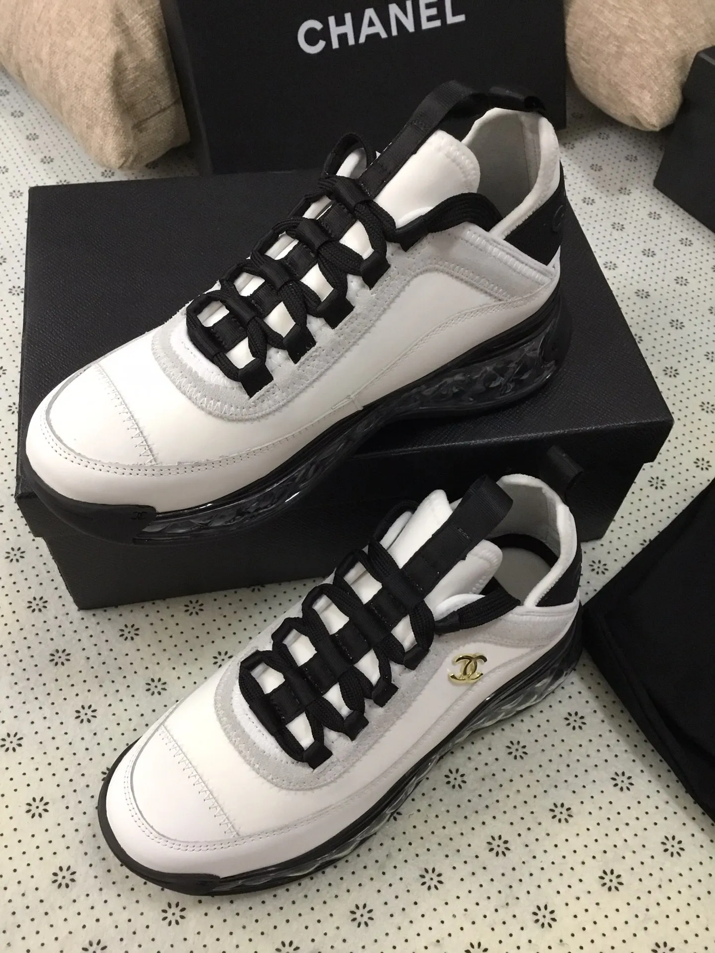 👟👟Ex-factory price 540👟👟 Original CHANEL 2025 Chanel Four Seasons Casual Sports Shoes Original Cover Lasting for Women is made one to one with original lasting technology. Fabric: first layer of silk cowhide with high-elastic lycra and knitted fabric, comfortable and breathable. TPU 3-in-1 ultra-light outsole. Comfortable on the foot. Versatile. Built-in 2 cm brand heightening insole, size: women's 35-41